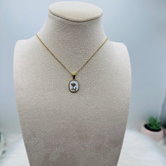 The Rose Pendant Necklace - Picture 1 of 5